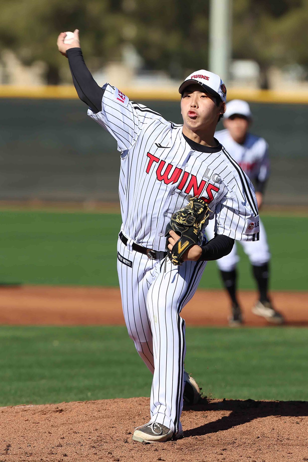 LG 기대주 추세현은 투수로 다가올 2025시즌을 맞이한다. 고교 시절 투타 모두에서 재능을 뽐냈던 그는 투수로서 LG 마운드에 큰 힘이 되려 한다. 스프링캠프 기간 구속도 148.1㎞까지 나와 눈길을 끌고 있다. LG 트윈스