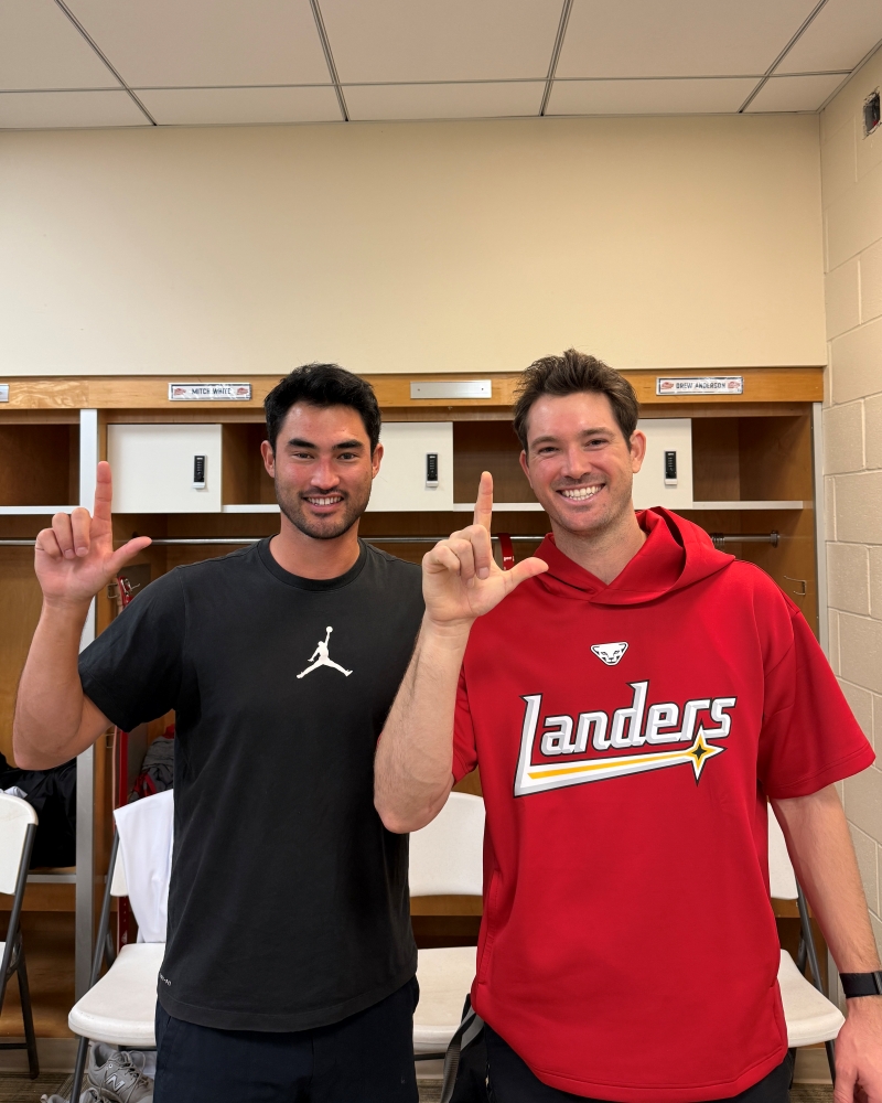 SSG 랜더스 외국인 투수 드류 앤더슨, 미치 화이트가 10일 미국 플로리다주 베로비치 재키 로빈슨 트레이닝 콤플렉스에서 불펜피칭을 실시했다. 두 투수 모두 80%의 강도로 투구했으며, 앤더슨은 40구를, 화이트는 34구를 소화했다. SSG 랜더스