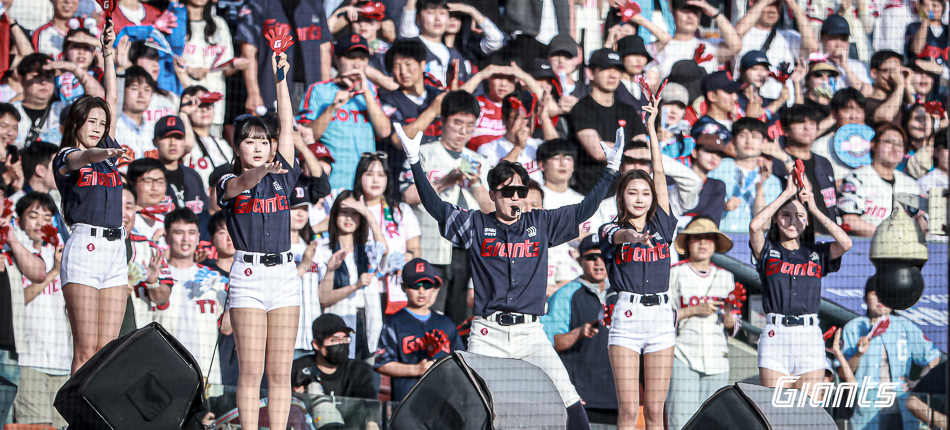 롯데는 오는 11일 오전 9시부터 일본 스프링캠프 팬 참관단을 모집한다. 롯데 자이언츠