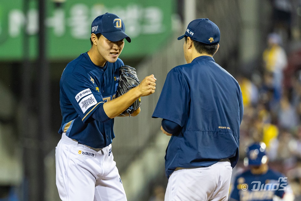 NC 투수 최우석(왼쪽)은 2025시즌 많은 기대를 받고 있다. 프로 첫해 강력한 구위를 앞세워 강한 인상을 남겼다. NC 다이노스
