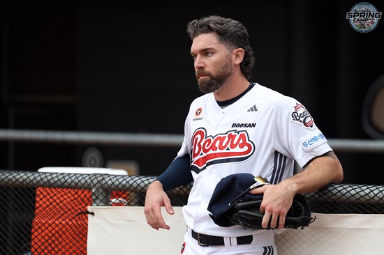 두산 베어스 외국인 타자 제이크 케이브가 호주 블랙타운 스프링캠프 훈련에 임하고 있다. 두산 베어스