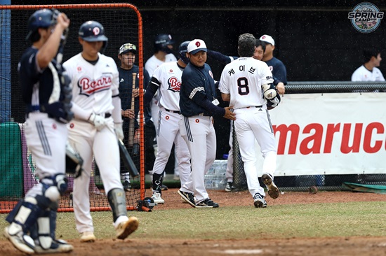 두산 베어스 외국인 타자 제이크 케이브가 호주 블랙타운 스프링캠프 훈련에 임하고 있다. 두산 베어스