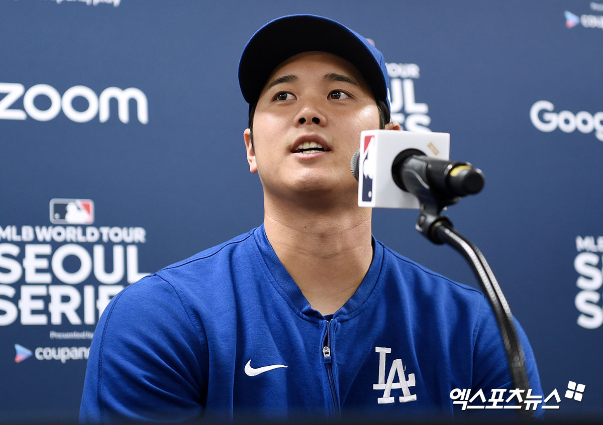 16일 오후 서울 구로구 고척스카이돔에서 '2024 메이저리그 월드투어 서울 시리즈' LA 다저스 공식 기자회견이 진행됐다.  이날 공식 기자회견에 참석한 LA 다저스 오타니 쇼헤이가 취재진의 질문에 답하고 있다. 엑스포츠뉴스 DB