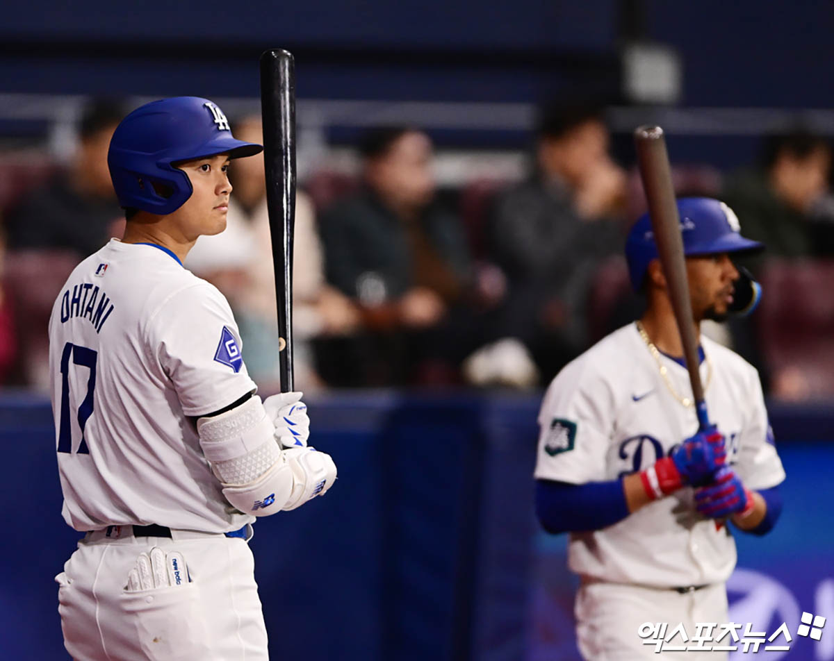17일 서울 구로구 고척스카이돔에서 열린 '메이저리그 월드투어 서울시리즈 2024' 스페셜 매치 키움 히어로즈와 LA 다저스의 경기, 1회초 LA 오타니 쇼헤이가 대기 타석에서 타격을 준비하고 있다. 엑스포츠뉴스 DB