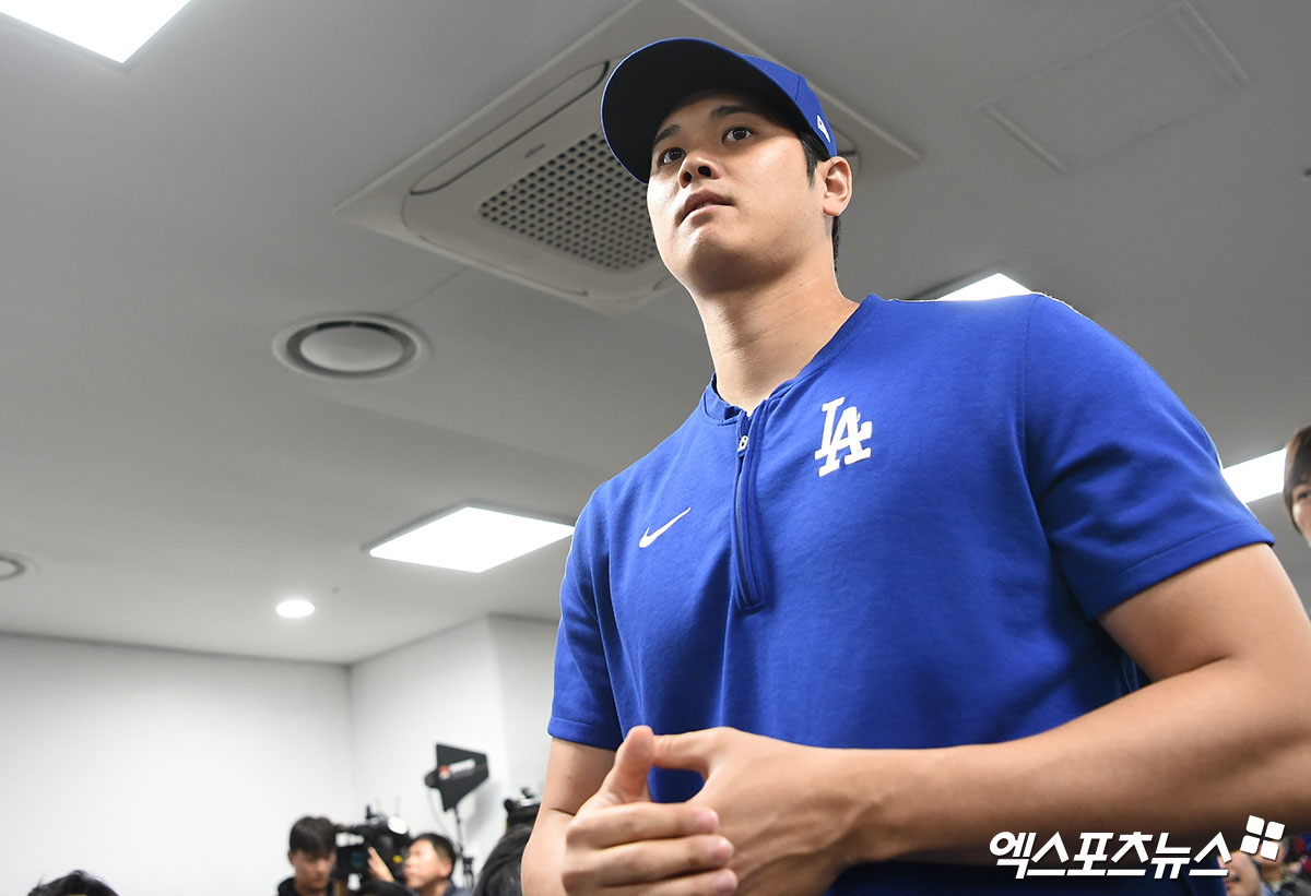 16일 오후 서울 구로구 고척스카이돔에서 '2024 메이저리그 월드투어 서울 시리즈' LA 다저스 공식 기자회견이 진행됐다.  이날 공식 기자회견에 참석한 LA 다저스 오타니 쇼헤이가 입장하고 있다. 엑스포츠뉴스 DB