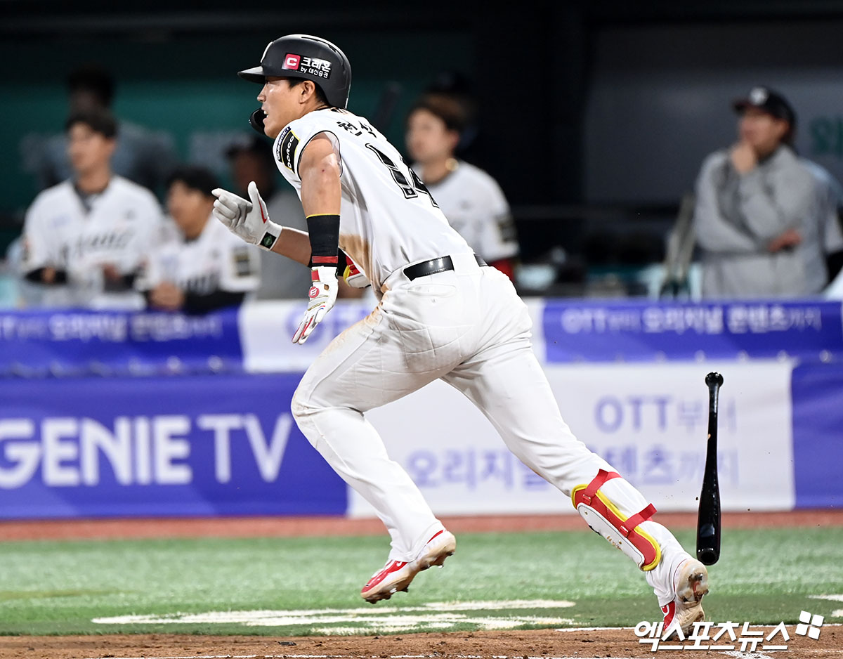 2일 오후 수원KT위즈파크에서 열린 '2024 신한 SOL Bank KBO리그' KIA 타이거즈와 KT 위즈의 경기, 3회말 2사 2루 KT 천성호가 타격을 하고 있다. 엑스포츠뉴스DB