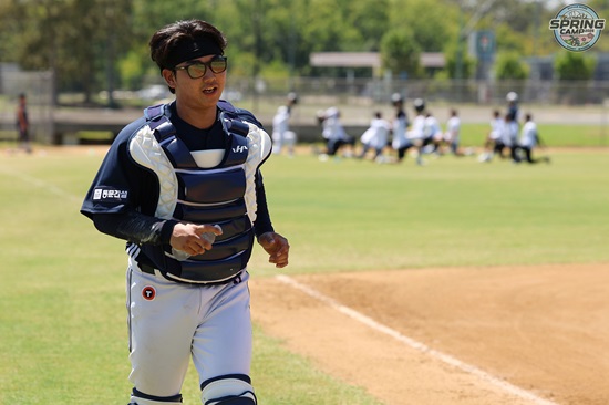 두산 베어스 포수 류현준이 호주 블랙타운 스프링캠프 훈련에 임하고 있다. 두산 베어스