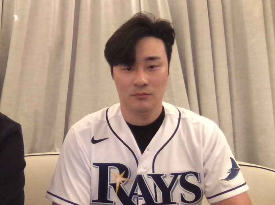 김하성은 탬파베이의 유격수 고민을 덜어주리라 많은 기대를 받고 있다. 팀 내 최고 연봉자로서 활약해야 할 2025시즌이다. 줌 화상 인터뷰 캡처