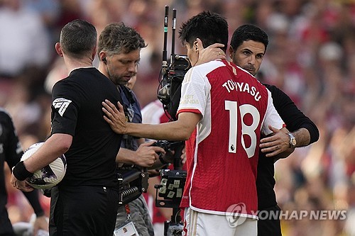 영국 매체 '데일리 메일'이 12일(한국시간) 아스널 수비수 도미야스의 장기적인 몸 상태에 우려가 된다며 그가 두 번째 무릎 수술을 앞두고 있다고 독점 보도했다. 연합뉴스