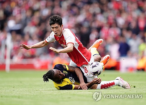 영국 매체 '데일리 메일'이 12일(한국시간) 아스널 수비수 도미야스의 장기적인 몸 상태에 우려가 된다며 그가 두 번째 무릎 수술을 앞두고 있다고 독점 보도했다. 연합뉴스