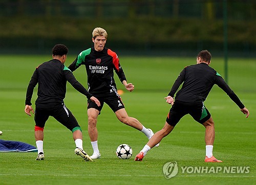 영국 매체 '데일리 메일'이 12일(한국시간) 아스널 수비수 도미야스의 장기적인 몸 상태에 우려가 된다며 그가 두 번째 무릎 수술을 앞두고 있다고 독점 보도했다. 연합뉴스