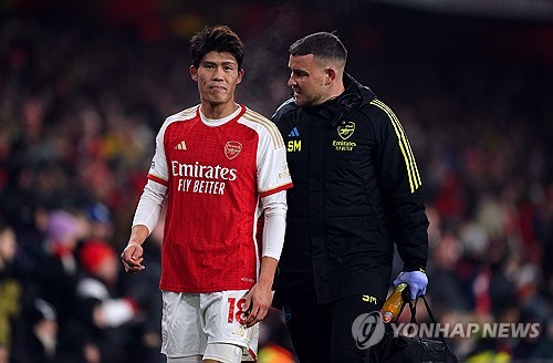 영국 매체 '데일리 메일'이 12일(한국시간) 아스널 수비수 도미야스의 장기적인 몸 상태에 우려가 된다며 그가 두 번째 무릎 수술을 앞두고 있다고 독점 보도했다. 연합뉴스