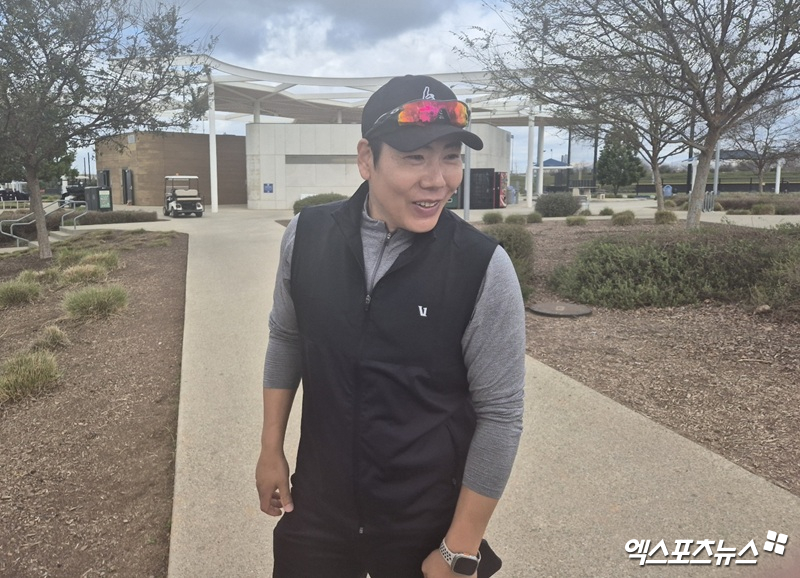 11일(현지시간) 미국 캘리포니아주 오렌지카운티 어바인의 그레이트 파크 야구장을 찾은 강정호. 사진 엑스포츠뉴스 DB