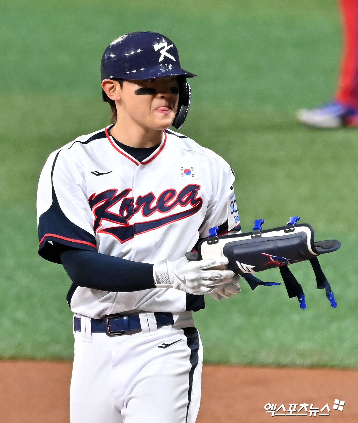 1일 오후 서울 고척스카이돔에서 열린 2024 WBSC(세계야구소프트볼연맹) 프리미어12 대한민국 야구 대표팀과 쿠바 야구 대표팀의 평가전 경기, 1회말 무사 1,3루 대한민국 김도영이 1타점 적시타를 날리고 있다. 엑스포츠뉴스 DB