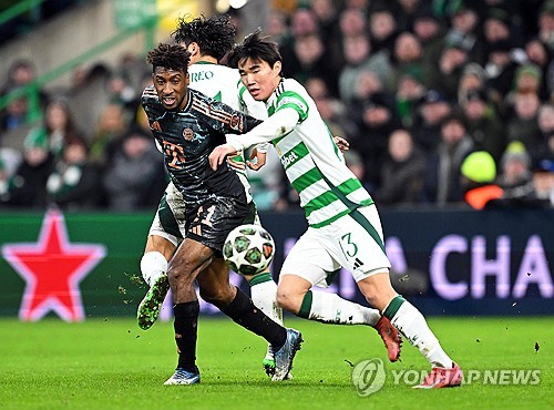 스코틀랜드의 셀틱 팬매체 '더셀틱스타'가 27일(한국시간) 양현준이 다음 시즌 셀틱의 뛰어난 스타가 될 수 있다고 보도했다. 양현준은 지난 26일 영국 스코틀랜드 글래스고에 있는 셀틱 파크에서 열린 에버딘과의 2024-2025시즌 프리미어십 퍼스트 스테이지 28라운드 홈 경기에 교체로 출전해 골을 터뜨리며 5-1 대승에 기여했다. 연합뉴스