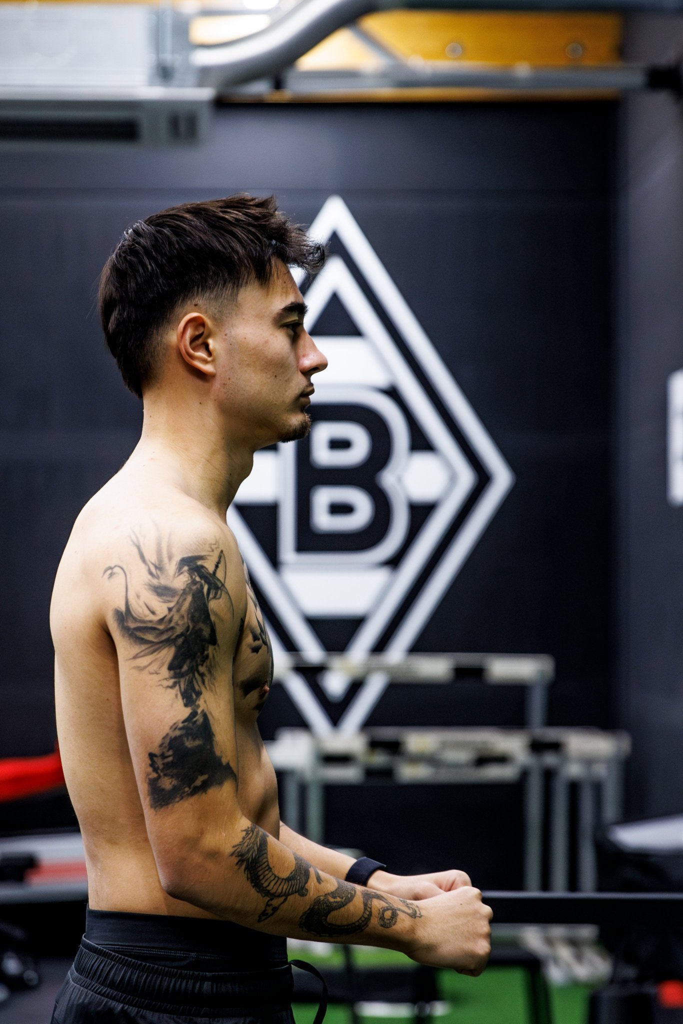 독일 매체 빌트가 15일(한국시간) 대한축구협회가 최근 옌스 카스트로프에게 접촉하고 있다고 보도했다. 카스트로프는 독일인 아버지와 한국인 어머니 사이에서 태어난 혼혈 선수다. 묀헨글라드바흐