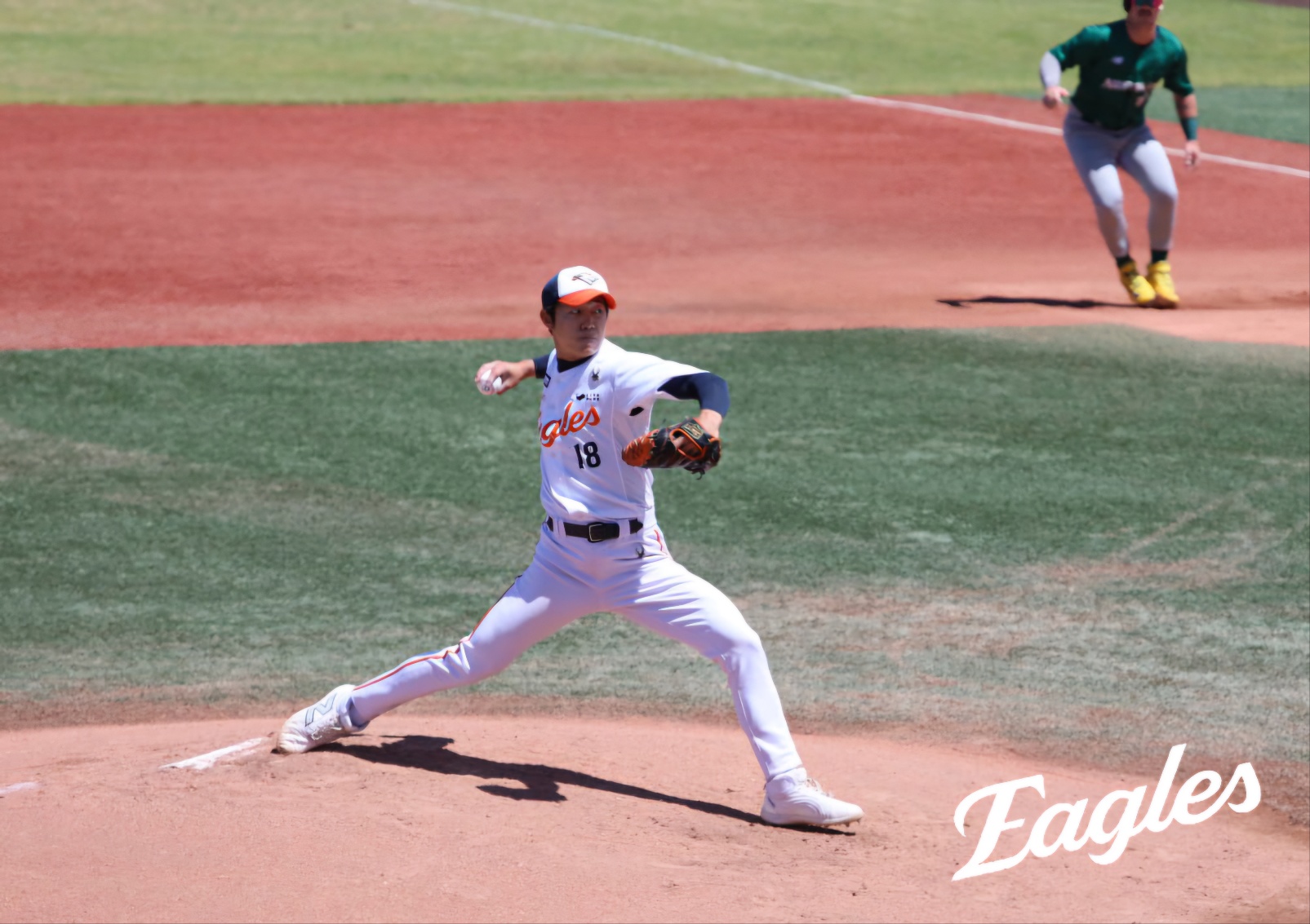 김경문 감독이 이끄는 한화 이글스는 16일 호주 멜버른의 멜버른 볼파크에서 열린 호주 야구 국가대표팀과의 세 번째 연습경기에서 2-2 무승부를 거뒀다. 1차전에서 0-5 4회 우천 노게임, 2차전에서 6-5 역전승을 거둔 한화는 연습경기 1승1무를 기록했다. 한화 이글스