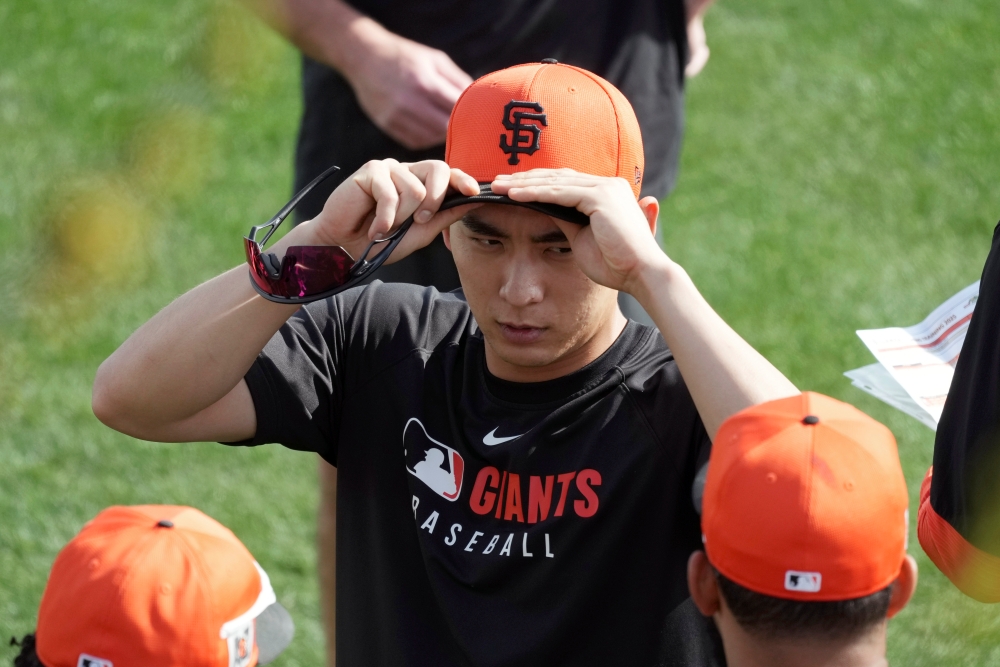 메이저리그 공식 홈페이지 MLB.com이 이정후가 샌프란시스코의 수비력 강화에 큰 힘이 될 것으로 내다봤다. 매체는 포수 패트릭 베일리, 내야수 윌리 아다메스 못지않게 이정후가 건강한 몸 상태로 뛴다면 팀에 긍정적인 변화를 가져올 것으로 예상했다. AP 연합뉴스