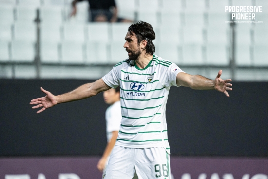 전북과 김천이 16일 오후 4시 30분 전주월드컵경기장에서 열리는 ‘하나은행 K리그1 2025’ 1라운드에 나설 선발 명단을 발표했다. 전북