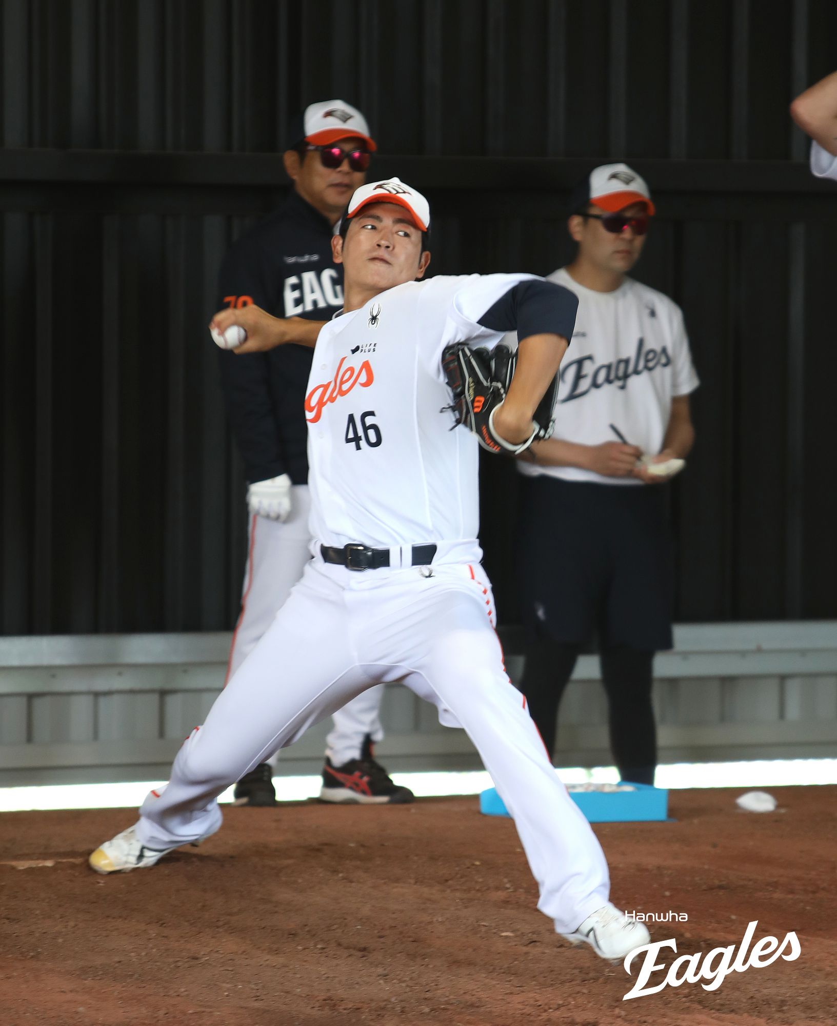 한화 이글스는 호주 멜버른의 멜버른 볼파크에서 1차 스프링캠프를 진행 중이다. 한화 이태양이 불펜피칭을 하고 있다. 한화 이글스