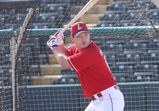 SSG 랜더스 외야수 하재훈이 캠프 첫 홍백전에서 멀티히트 3출루 활약을 펼쳤다. SSG 랜더스