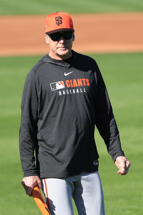 샌프란시스코 자이언츠 외야수 이정후가 현지시간으로 22일 열리는 텍사스 레인저스와 시범경기에 출전할 전망이다. 샌프란시스코 밥 멜빈 감독. 연합뉴스