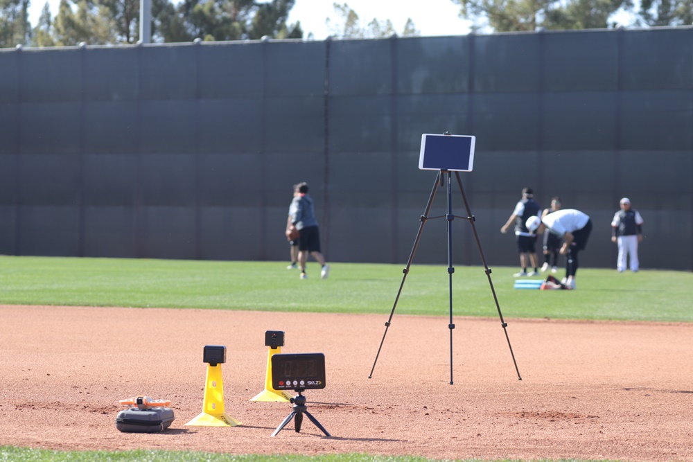 정수성 LG 1군 작전코치가 한국에서 미국 애리조나까지 직접 들고온 개인 장비. LG 트윈스