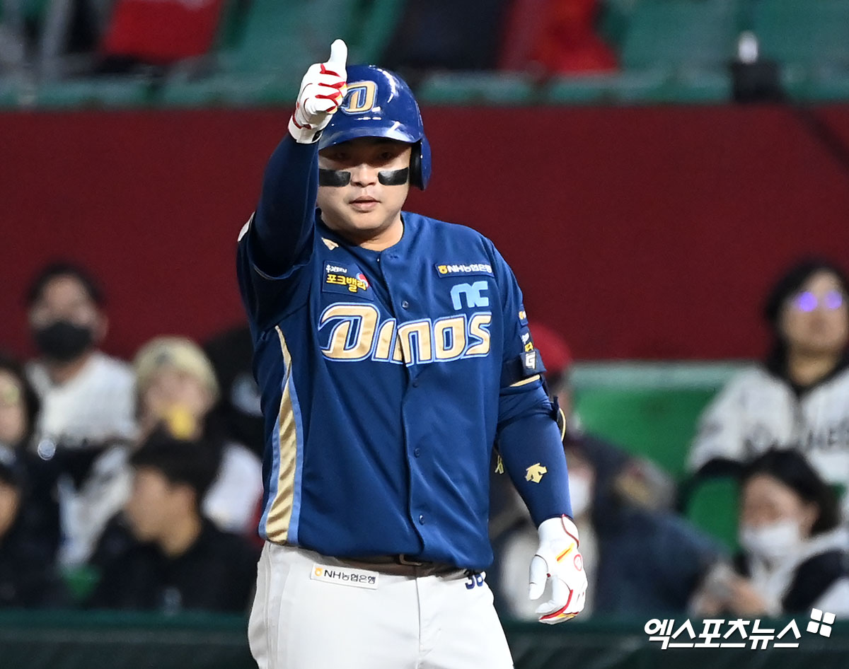 NC 외야수 권희동은 지난해 커리어하이를 기록해 팀 내 최고 연봉자가 됐다. 그는 최고 연봉자의 기쁨보다 어떻게든 팀의 가을야구를 위해 활약하리라 다짐했다. 엑스포츠뉴스 DB