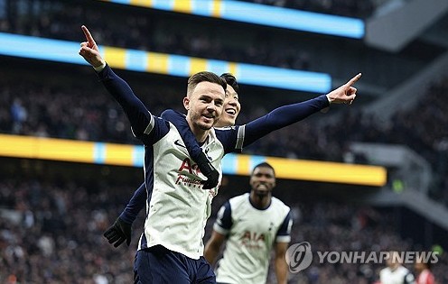 손흥민과 매디슨의 소속팀 토트넘 홋스퍼(토트넘)는 영국 런던에 위치한 토트넘 훗스퍼 스타디움에서 열린 2024-2025시즌 잉글리시 프리미어리그 25라운드 맨체스터 유나이티드와 맞대결에서 1-0으로 승리했다. 연합뉴스