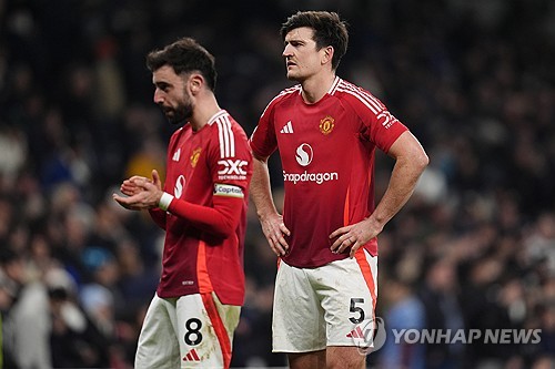 영국 매체 '데일리 메일'이 18일(한국시간) 맨유 선수단이 부진을 이어가면서 후벵 아모림 감독의 전술에 대해 의문을 갖기 시작했다고 보도했다. 연합뉴스