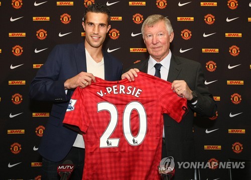 페예노르트는 23일(한국시간) 구단 공식 홈페이지를 통해 판페르시가 페예노르트의 정식 감독이 됐다고 발표했다. 페예노르트 출신 판페르시는 다음주 월요일부터 1군을 이끌 것이라며 판페르시와 2027년 여름까지 계약을 체결했다고 발표했다. 연합뉴스