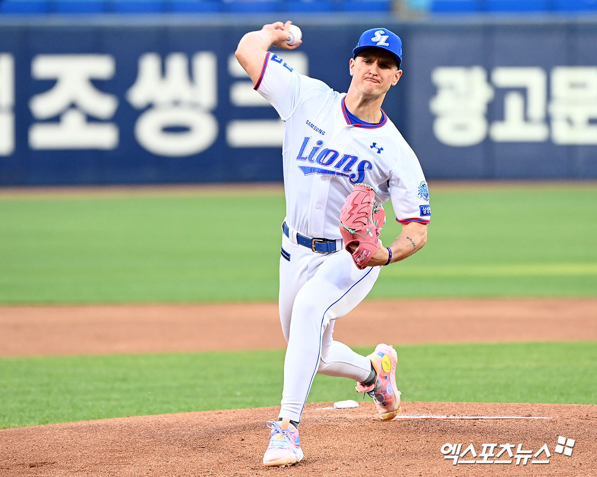 텍사스 투수 뷰캐넌은 훈련 도중 왼쪽 발목을 다쳐 잠시 쉬어가게 됐다. 개막 로스터를 노렸지만, 부상 탓에 그 꿈이 무산될 것으로 보인다. 엑스포츠뉴스 DB