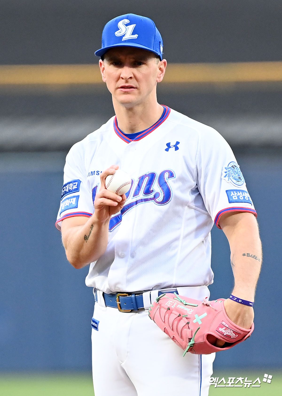 텍사스 투수 뷰캐넌은 훈련 도중 왼쪽 발목을 다쳐 잠시 쉬어가게 됐다. 개막 로스터를 노렸지만, 부상 탓에 그 꿈이 무산될 것으로 보인다. 엑스포츠뉴스 DB