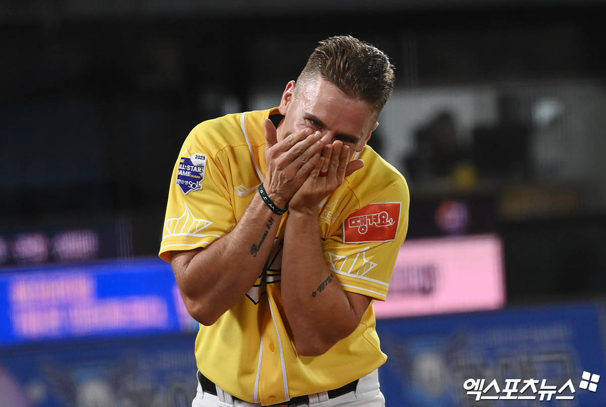 텍사스 투수 뷰캐넌은 훈련 도중 왼쪽 발목을 다쳐 잠시 쉬어가게 됐다. 개막 로스터를 노렸지만, 부상 탓에 그 꿈이 무산될 것으로 보인다. 엑스포츠뉴스 DB