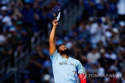 토론토 내야수 게레로 주니어는 소속팀과 연장 계약을 거절했다. FA 시장에 나서 나머지 29개 팀의 얘기를 들어볼 전망이다. 연합뉴스 AFP