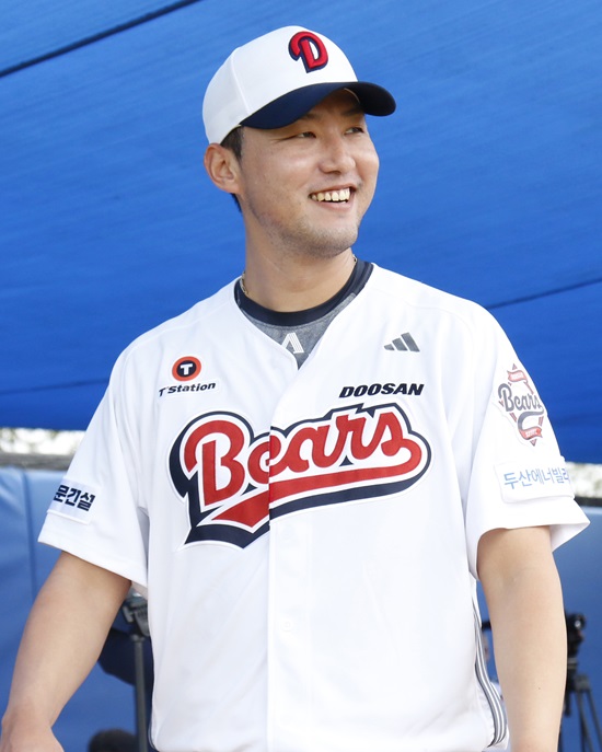 두산 베어스 투수 홍건희가 호주 블랙타운 스프링캠프에서 훈련에 임하고 있다. 두산 베어스