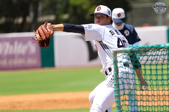 두산 베어스 투수 최종인이 호주 블랙타운 스프링캠프 훈련에 임하고 있다. 두산 베어스