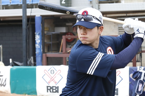 두산 베어스 내야수 오명진이 호주 블랙타운 스프링캠프에서 훈련에 임하고 있다. 두산 베어스