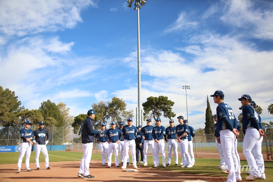 NC 선수단은 21일 미국 애리조나에서 열린 1차 스프링캠프를 끝내고 귀국했다. 젊은 선수들의 성장이 도드라졌다. NC 다이노스