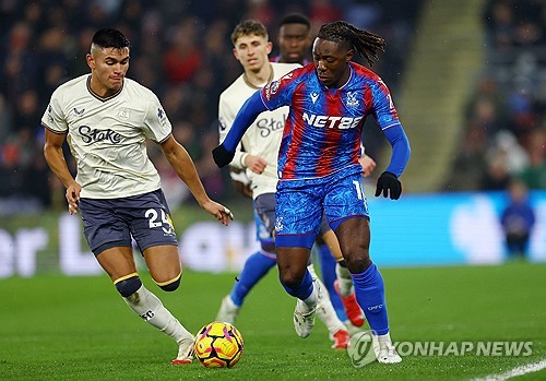 토트넘 홋스퍼가 손흥민 대체자 영입을 준비하고 있다. 안지 포스테코글루 감독이 직접 영입을 요청했다. 영국 매체 TBR풋볼에 따르면 이번 시즌 성적 부진으로 포스테코글루 감독이 다음 시즌에도 남을지는 불확실한 상황이지만 그와 토트넘 모두 에제를 최우선 타깃으로 보고 있다는 건 분명한 것으로 알려졌다. 연합뉴스