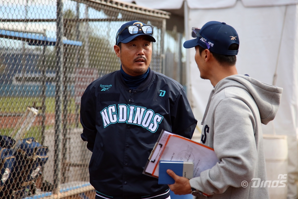 이호준 NC 감독은 미국 애리조나 스프링캠프 성과에 만족했다. 다만, 해결되지 않은 선발진 고민에 관해서는 아쉬움을 표현했다. NC 다이노스