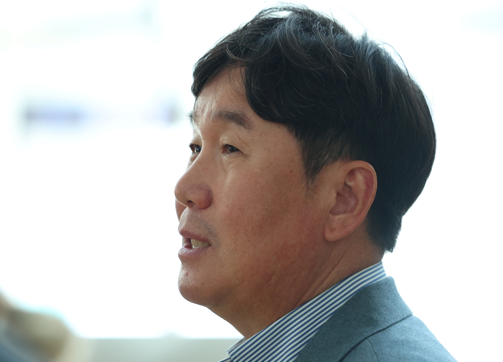 WBC 예선전을 관전하기 위해 대만으로 출국한 류지현 WBC 야구 대표팀 감독이 장인상으로 이틀 만에 귀국하게 됐다. KBO는 장인상을 당한 류 감독이 22일 오전 항공편으로 대만에서 귀국할 예정이라고 설명했다. 연합뉴스