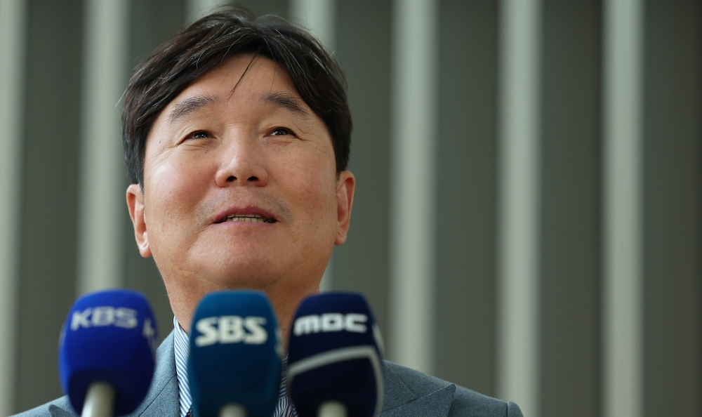 WBC 예선전을 관전하기 위해 대만으로 출국한 류지현 WBC 야구 대표팀 감독이 장인상으로 이틀 만에 귀국하게 됐다. KBO는 장인상을 당한 류 감독이 22일 오전 항공편으로 대만에서 귀국할 예정이라고 설명했다. 연합뉴스