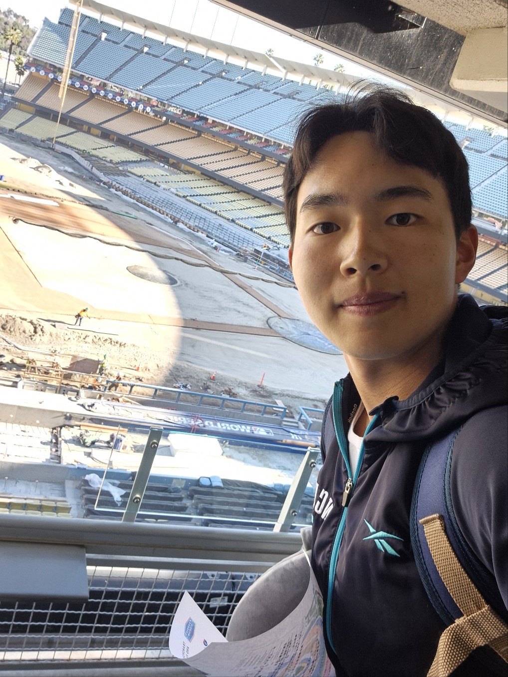 NC 내야수 김휘집은 최근 메이저리그 다저스의 홈 경기장인 다저스타디움을 방문했다. 동시에 올 시즌을 앞두고 다저스로 이적한 선배 김혜성을 향한 응원의 메시지를 전했다. 김휘집 제공