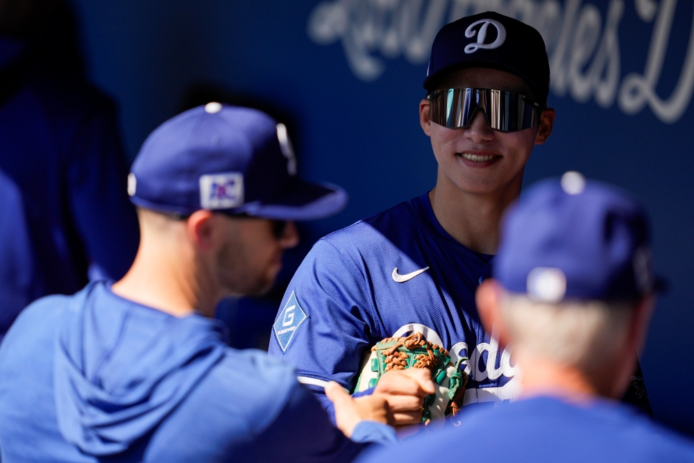 LA 다저스 내야수 김혜성이 21일 미국 애리조나주 글렌데일의 캐멀백랜치에서 열린 2025 메이저리그 시범경기 시카고 컵스와의 경기에서 8번타자 겸 2루수로 선발 출전해 1타수 무안타 1볼넷으로 첫 실전을 마쳤다. AP 연합뉴스