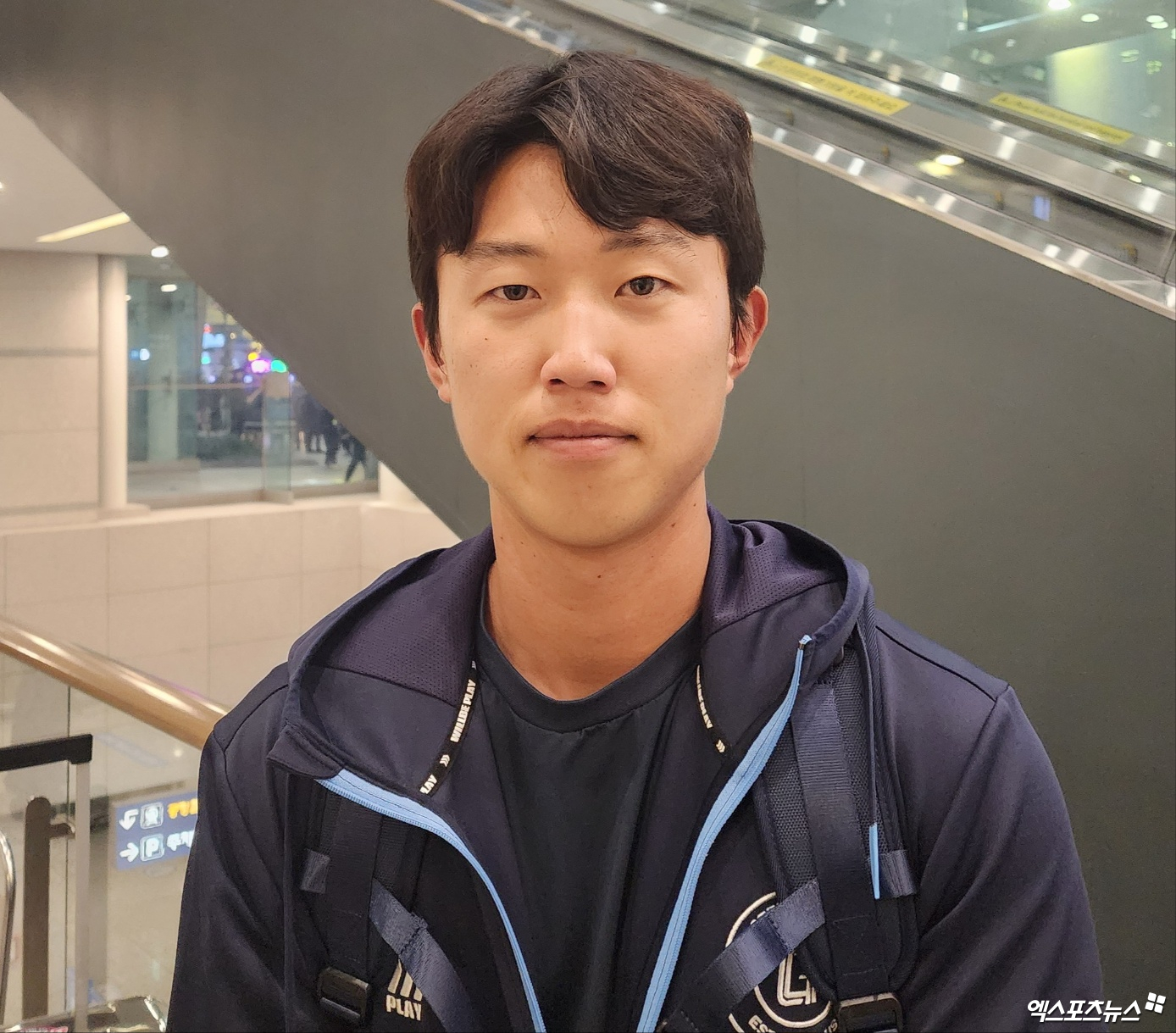 롯데 내야수 전민재는 2018시즌 데뷔 후 처음으로 유니폼을 갈아입었다. 트레이드 후 기대치가 높아진 드래프트 동기 추재현에게 자극받아 팀에 보탬이 되리라 다짐했다. 인천국제공항, 박정현 기자