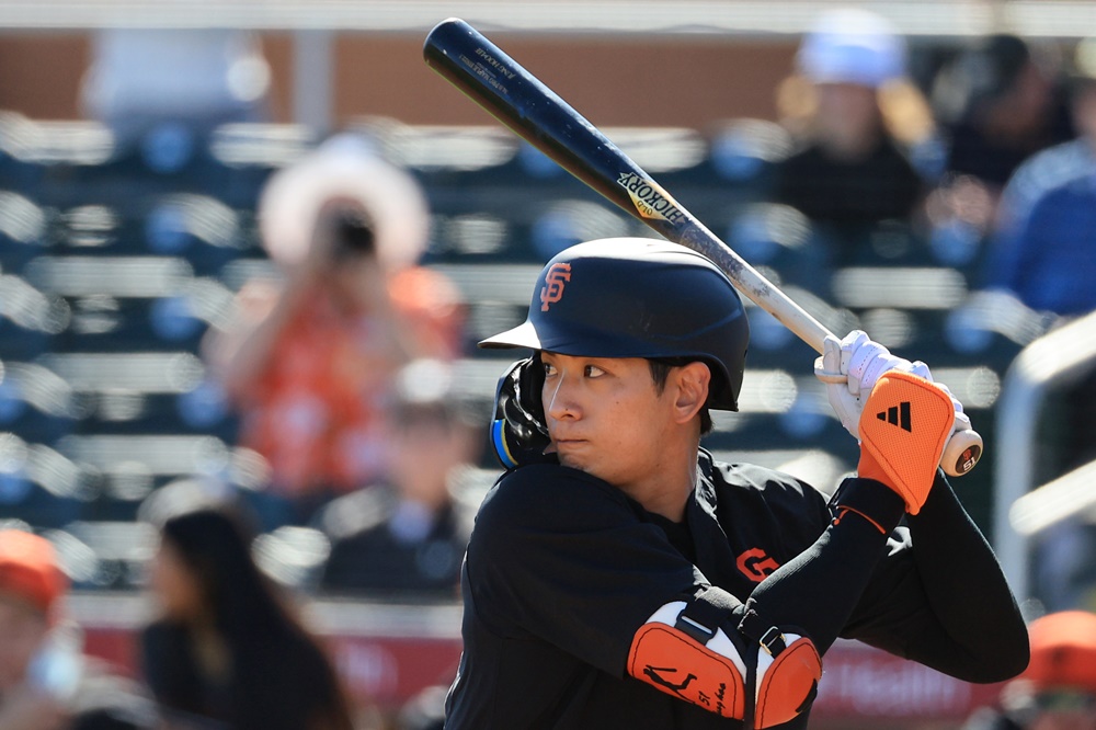 샌프란시스코 외야수 이정후는 23일(한국시간) 텍사스전에서 3번타자 중견수로 선발 출전할 것으로 예상된다. 어깨 수술 후 9개월 만에 그라운드에 나서는 만큼 많은 기대감이 뒤따르고 있다. 연합뉴스