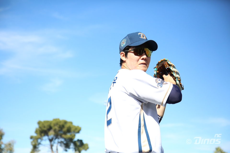 NC 내야수 박민우는 주장의 책임감으로 2025시즌을 준비한다. 팀원 모두가 시즌을 잘 준비해 그 누구보다 늦게까지 야구하리라 의지를 불태웠다. NC 다이노스