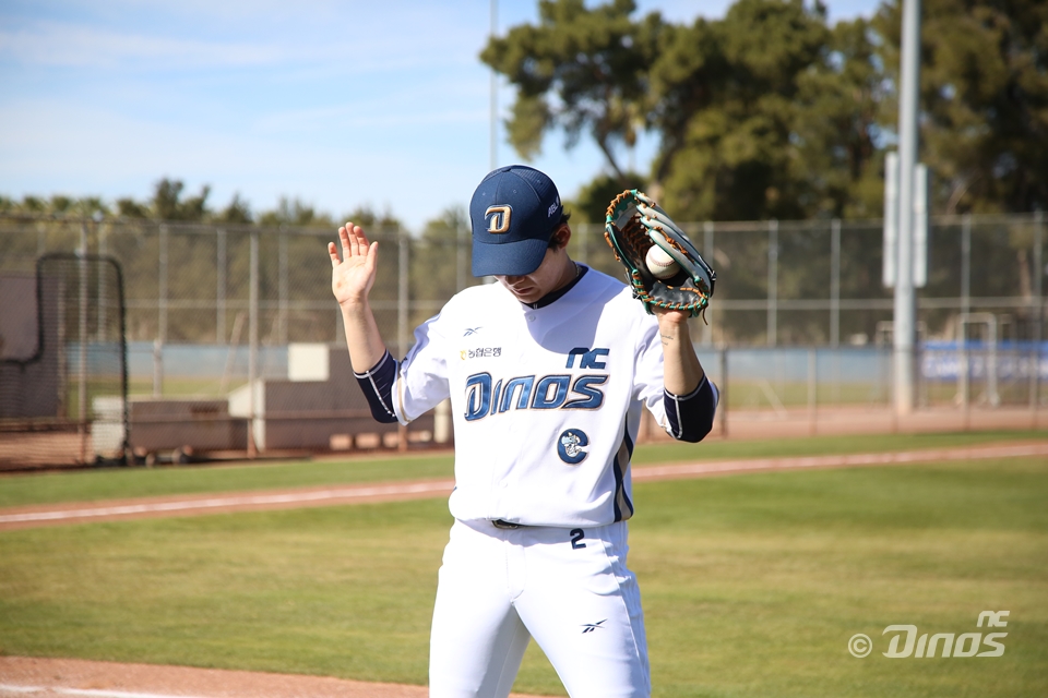 NC 내야수 박민우는 주장의 책임감으로 2025시즌을 준비한다. 팀원 모두가 시즌을 잘 준비해 그 누구보다 늦게까지 야구하리라 의지를 불태웠다. NC 다이노스