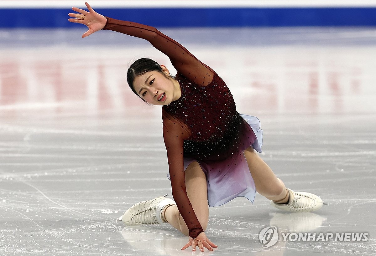 이해인이 23일 서울 목동 아이스링크에서 열린 2025 국제빙상경기연맹(ISU) 피겨스케이팅 사대륙선수권대회 여자 싱글 프리스케이팅에서 연기를 펼치고 있다. 연합뉴스